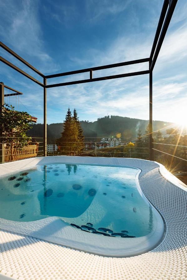 Graal Resort Bukovel Exteriör bild