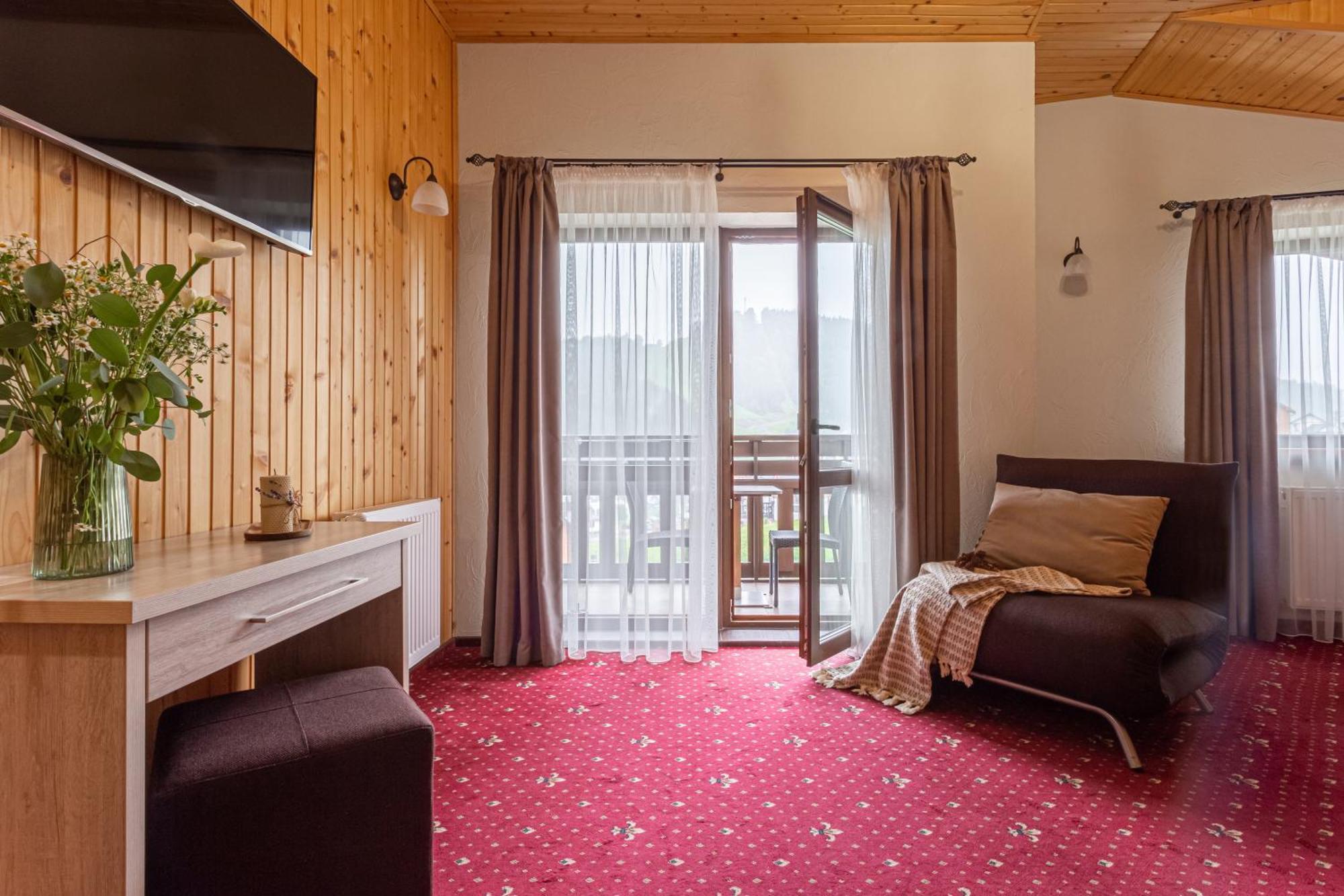 Graal Resort Bukovel Exteriör bild