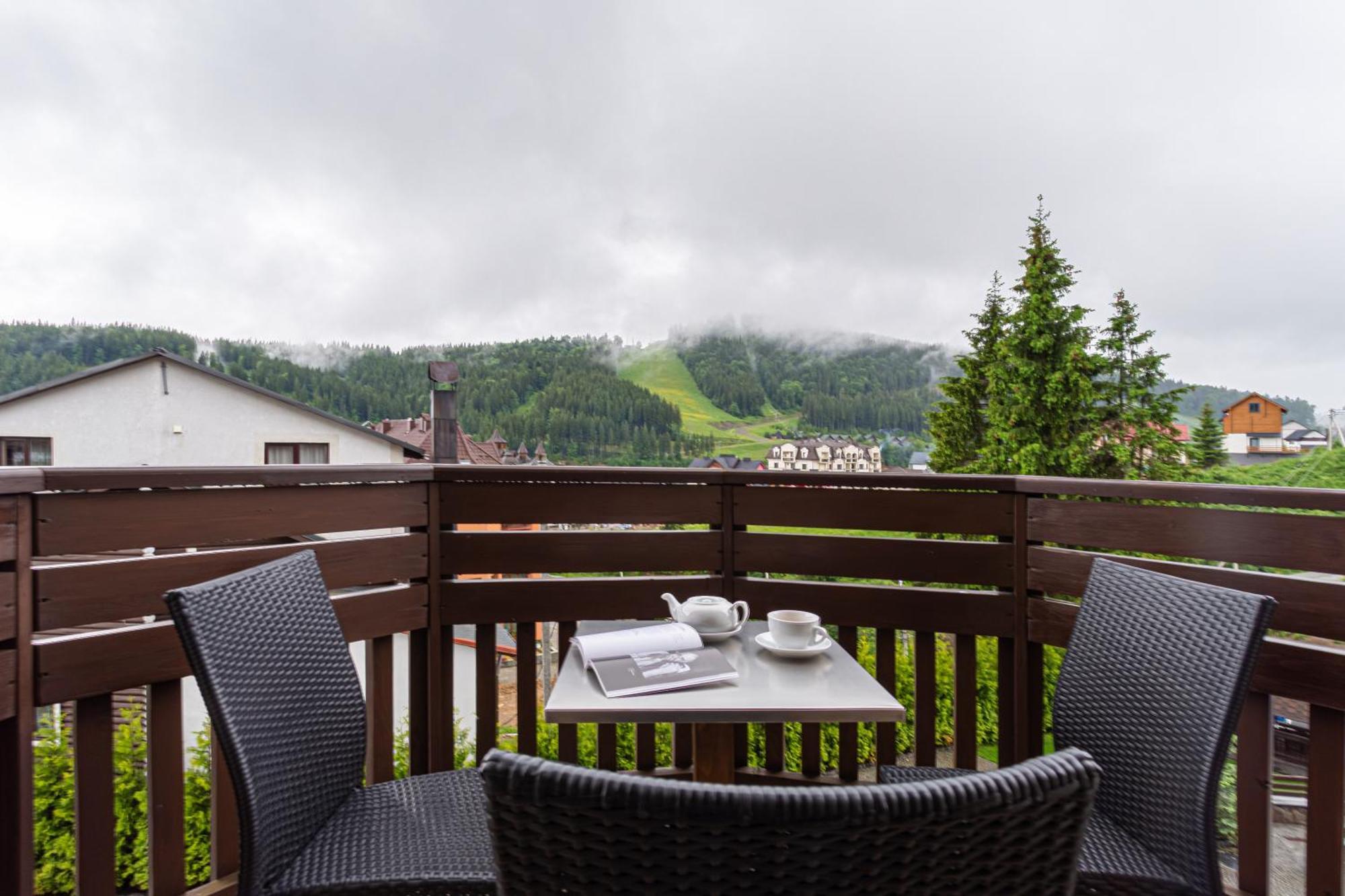 Graal Resort Bukovel Exteriör bild